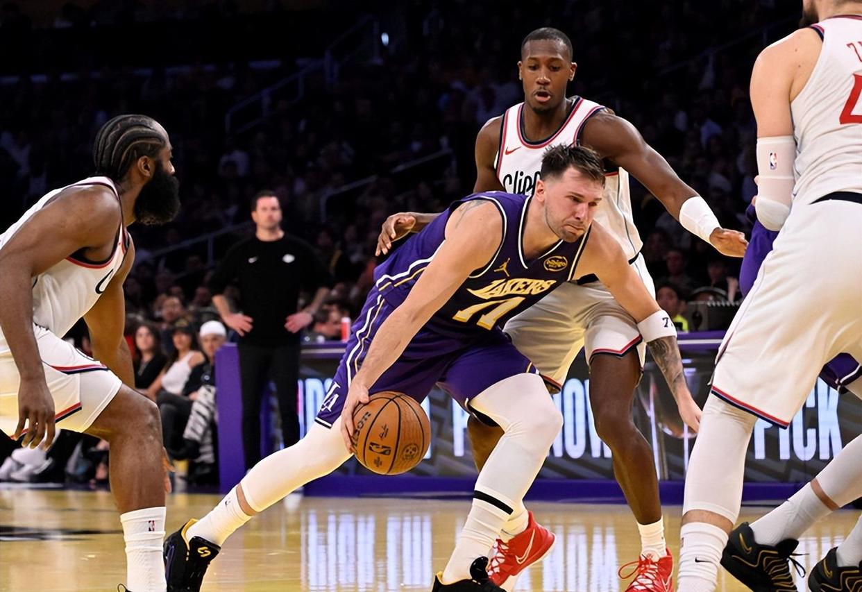 九游登录入口-足总杯赛程吃紧，洛杉矶快船窗口期单刀错失，底气十足，身体对抗强度拉满的简单介绍